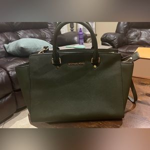 MichaelKors tote bag with crossbody strap